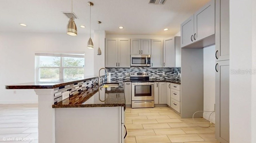 669 Lake Shore Pkwy, Davenport FL  33896-0078 exterior