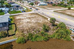 802 SW 31st Terrace, Cape Coral, FL 33914 - Photo 3