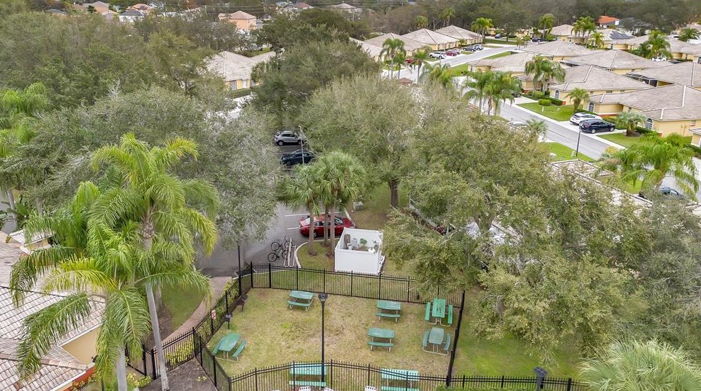 2212 Mystic Ring Loop, Kissimmee FL  34759-5398 exterior