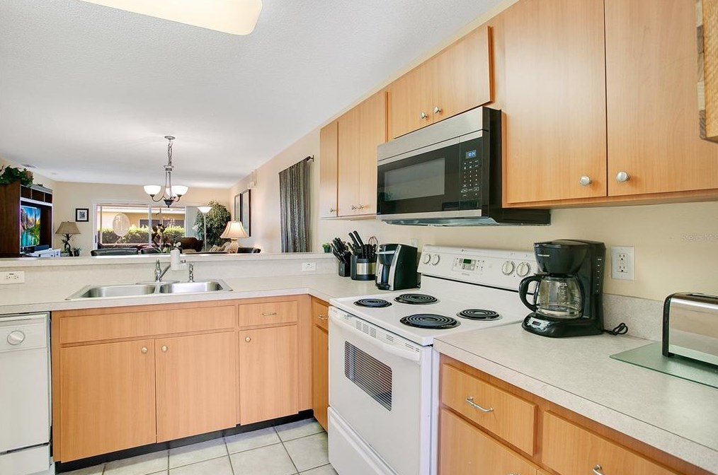 2212 Mystic Ring Loop, Kissimmee FL  34759-5398 exterior