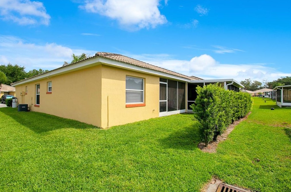 2212 Mystic Ring Loop, Kissimmee FL  34759-5398 exterior