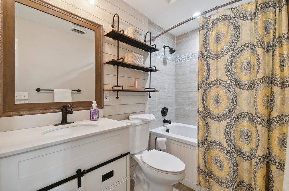 2032 Houndslake Dr, Winter Park FL  32792-6034 exterior