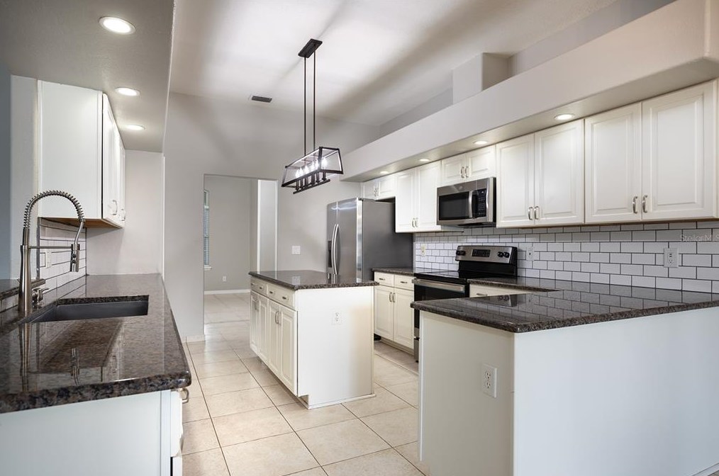 290 Leslie Ln, Lake Mary FL 32746-3845 exterior