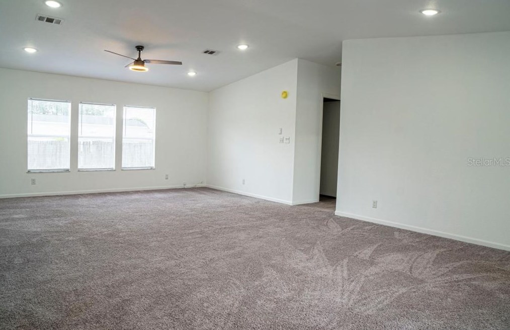 3720 Silver Lake Dr, Kissimmee FL  34744-9469 exterior