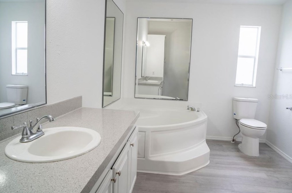 3720 Silver Lake Dr, Kissimmee FL  34744-9469 exterior