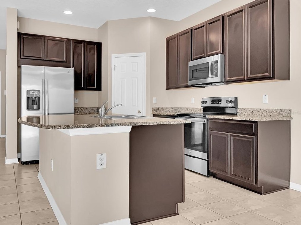 7086 Towne Lake Rd, Riverview FL  33578-8403 exterior