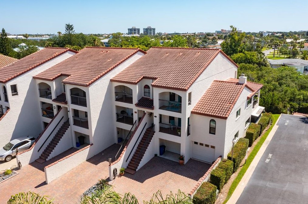 137 Marina Bay Dr, New Smyrna FL 32169-5318 exterior