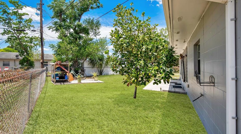 2338 Vincent Rd, Orlando FL  32817-4326 exterior