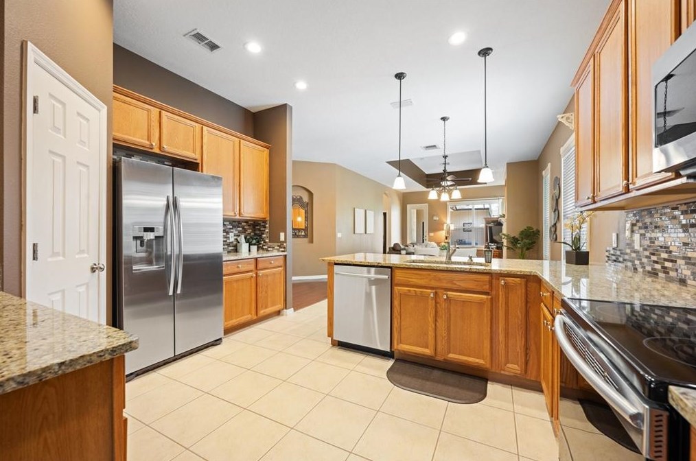 130 Avery Lake Dr, Casselberry FL  32708-5185 exterior