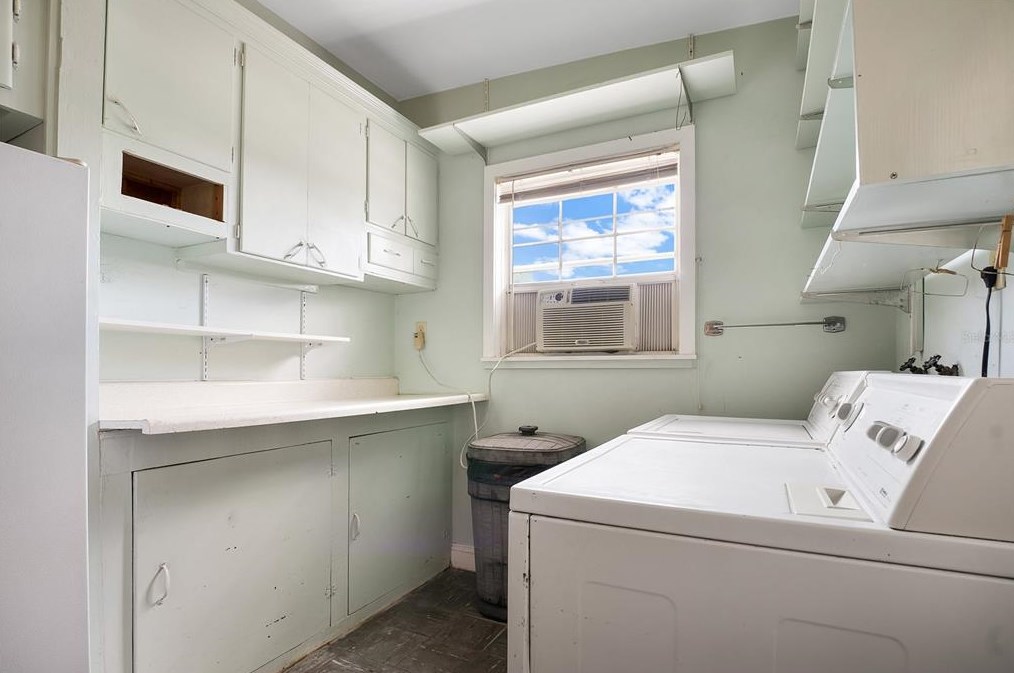 1401 Canberra Ave, Orlando FL  32806-1779 exterior