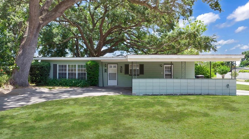 1401 Canberra Ave, Orlando FL  32806-1779 exterior