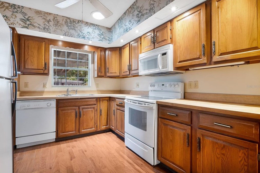 1401 Canberra Ave, Orlando FL  32806-1779 exterior