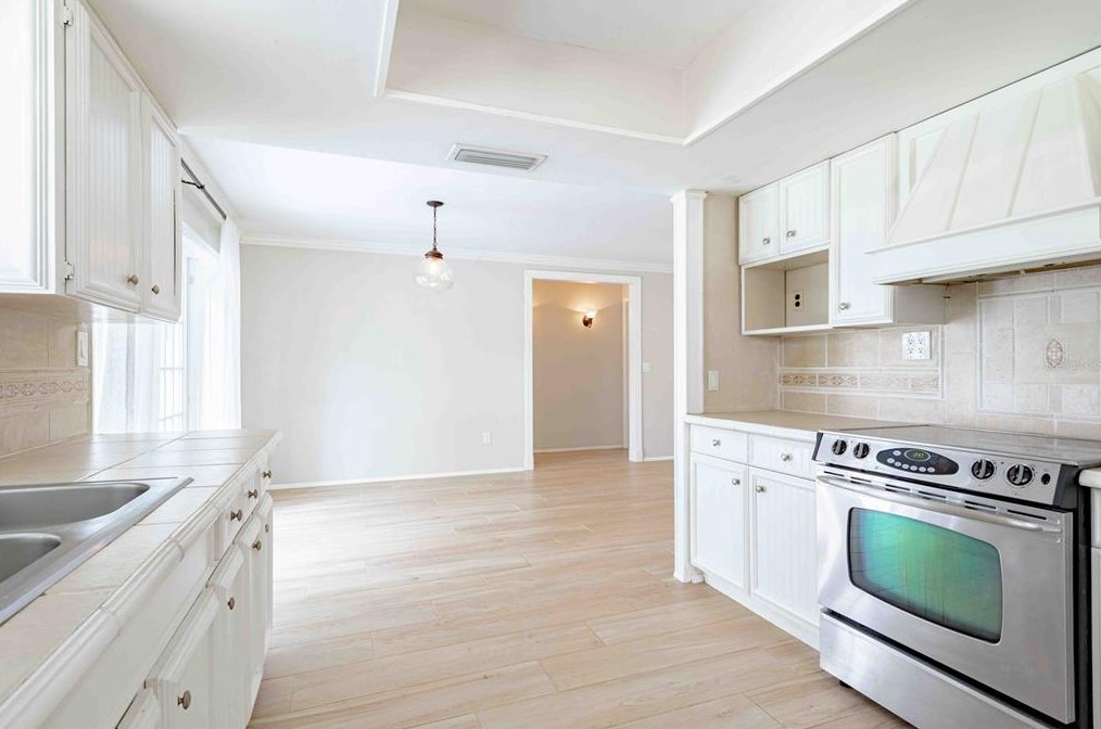 4658 Saxon Dr, New Smyrna FL  32169-4319 exterior