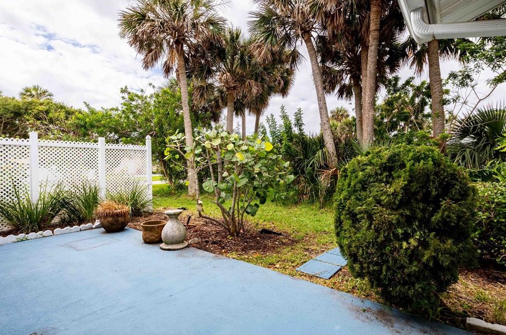 4658 Saxon Dr, New Smyrna FL  32169-4319 exterior