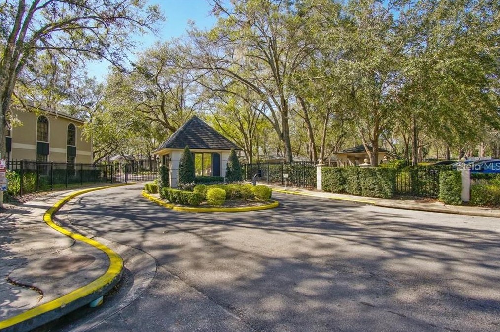 1055 Kensington Park Dr, Altamonte Springs FL  32714-1911 exterior