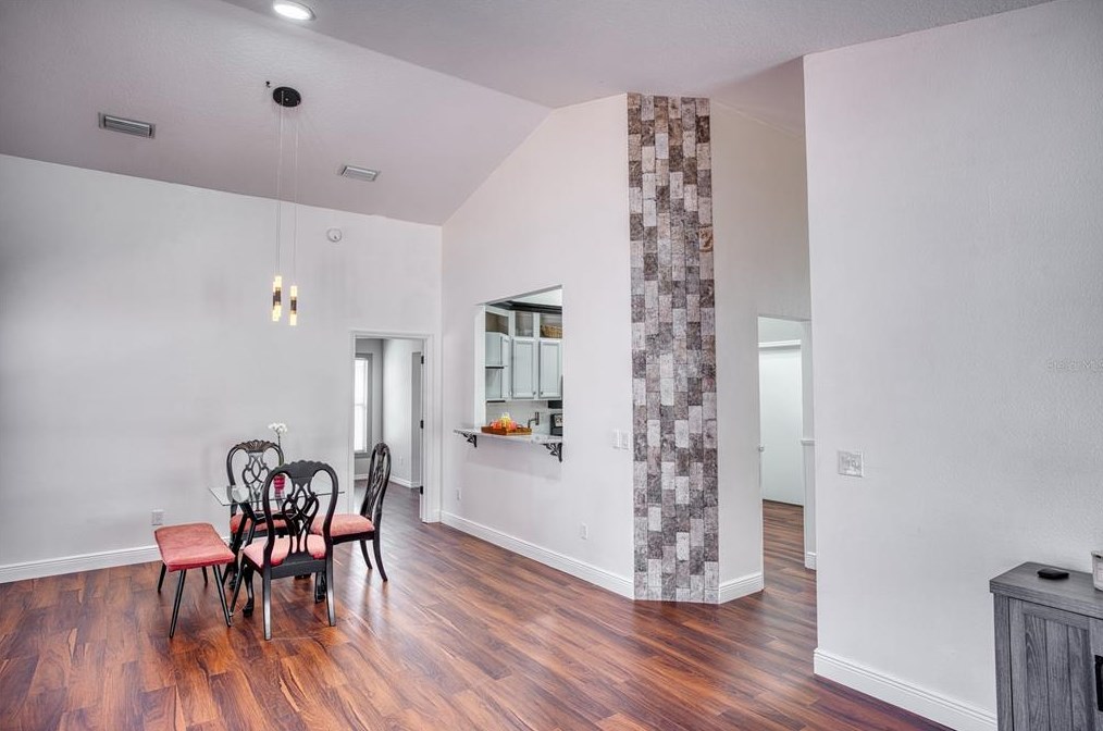 933 Islander Ave, Orlando FL  32825-8130 exterior