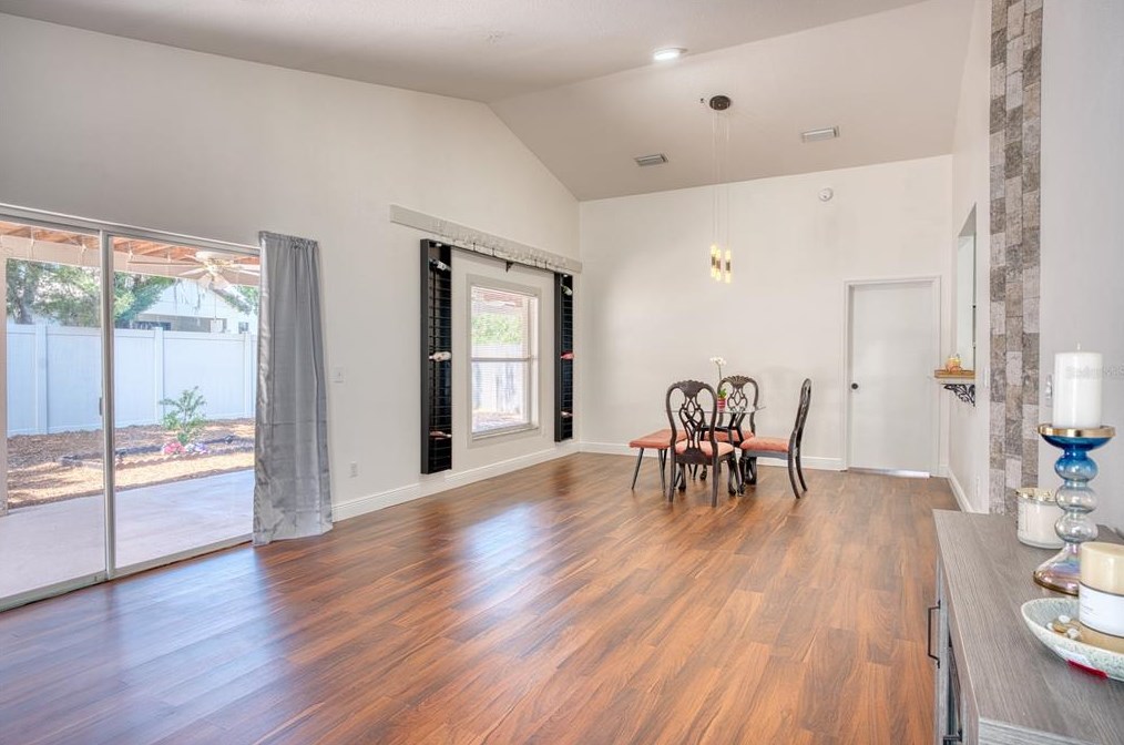 933 Islander Ave, Orlando FL  32825-8130 exterior