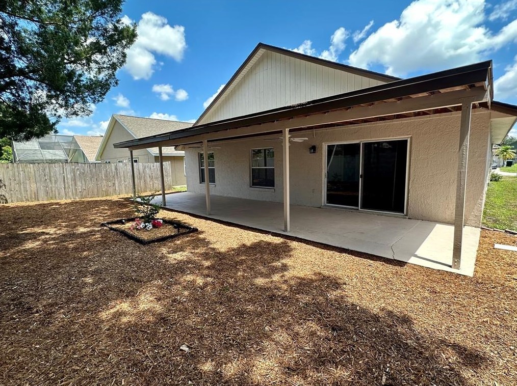 933 Islander Ave, Orlando FL  32825-8130 exterior