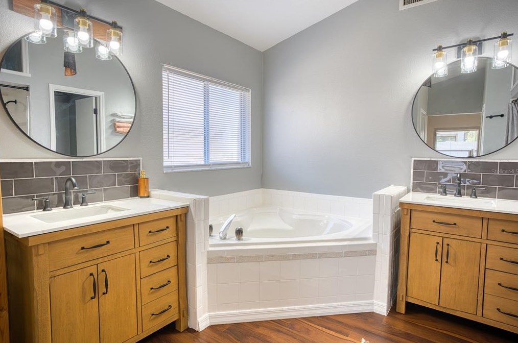 933 Islander Ave, Orlando FL  32825-8130 exterior