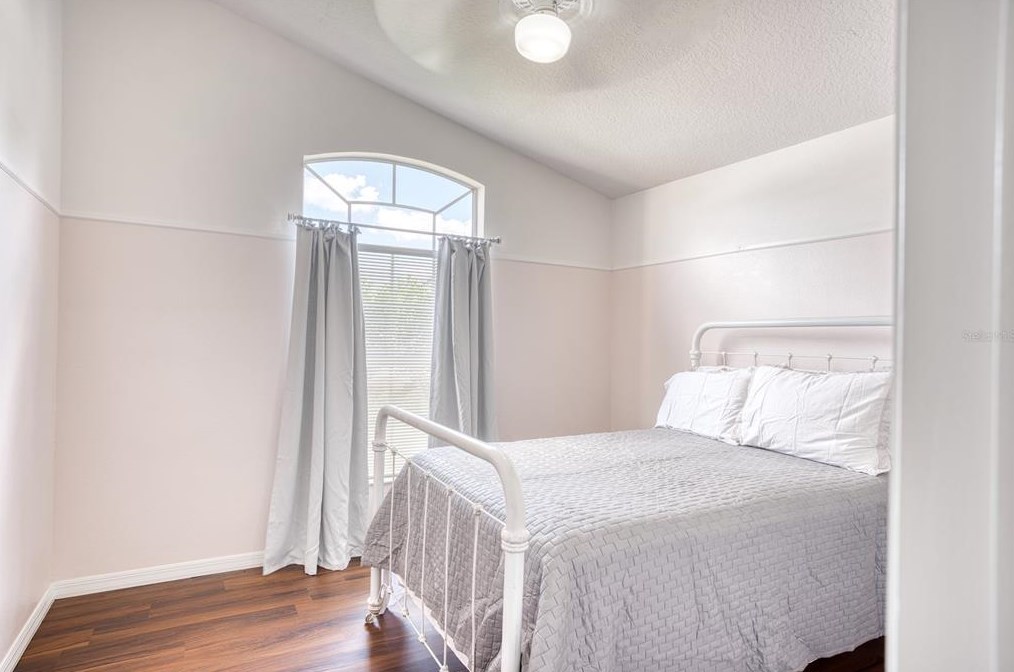 933 Islander Ave, Orlando FL  32825-8130 exterior