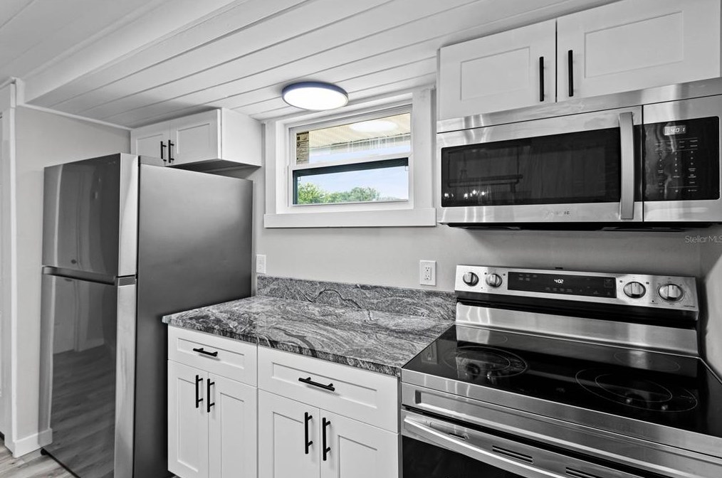 205 3 St, Winter Garden FL  34787-3609 exterior