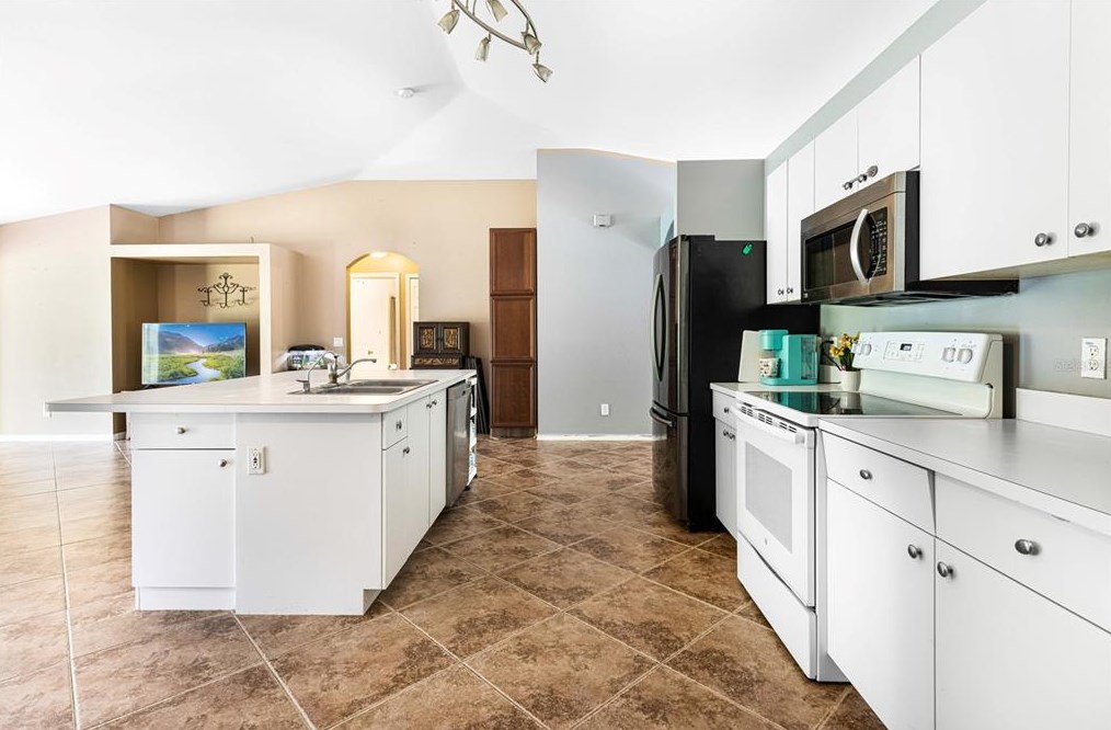 512 Prospect Ave, Lehigh Acres FL 33972-7921 exterior