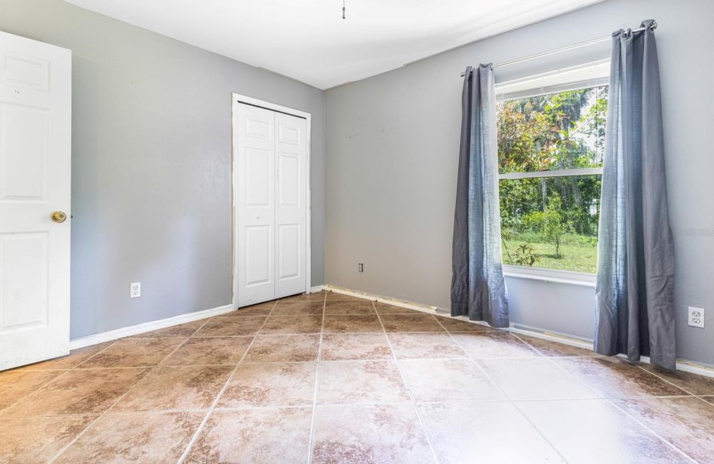 512 Prospect Ave, Lehigh Acres FL 33972-7921 exterior