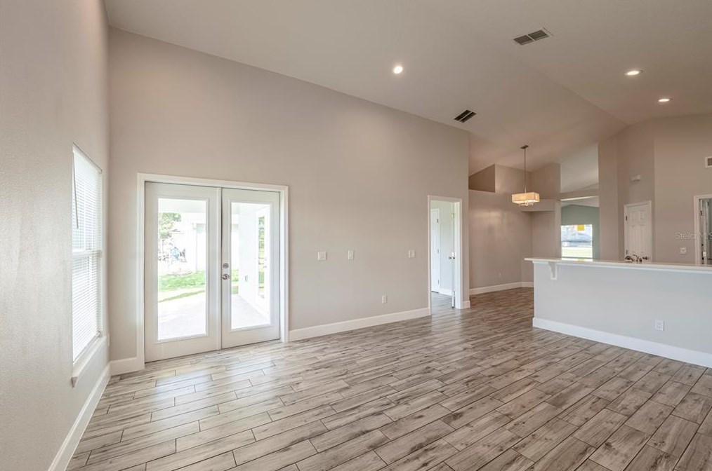 7526 Country Run Pkwy, Orlando FL  32818-8279 exterior