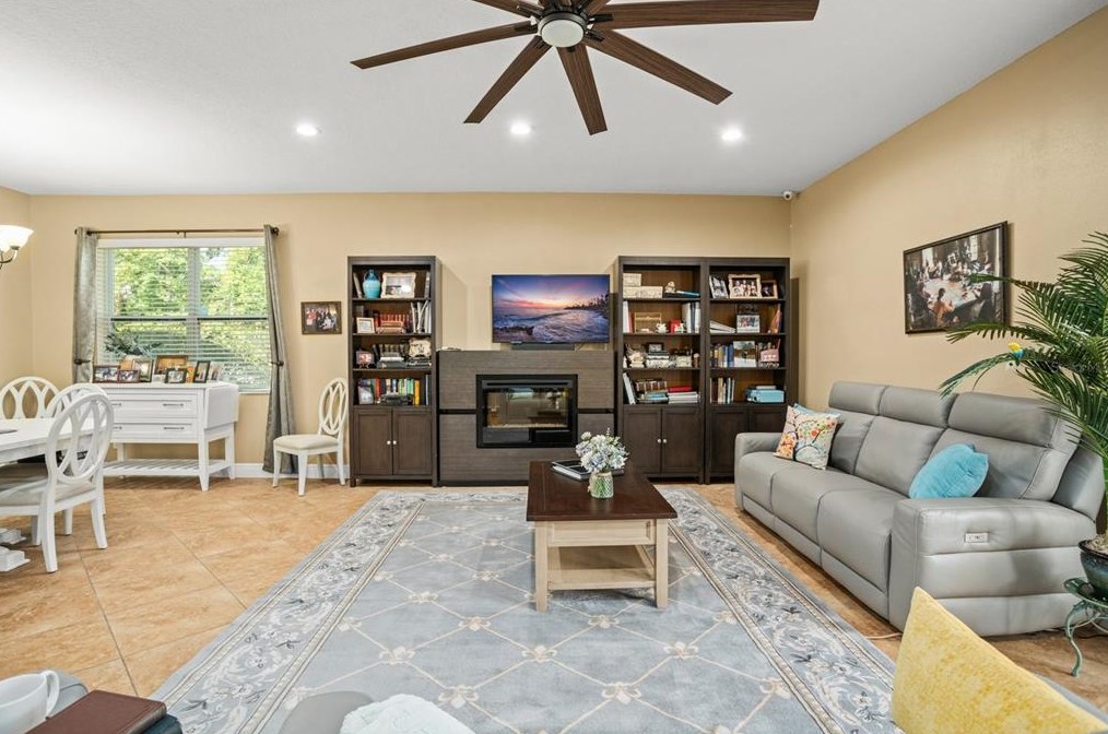 1060 Vinsetta Cir, Winter Garden FL  34787-9625 exterior