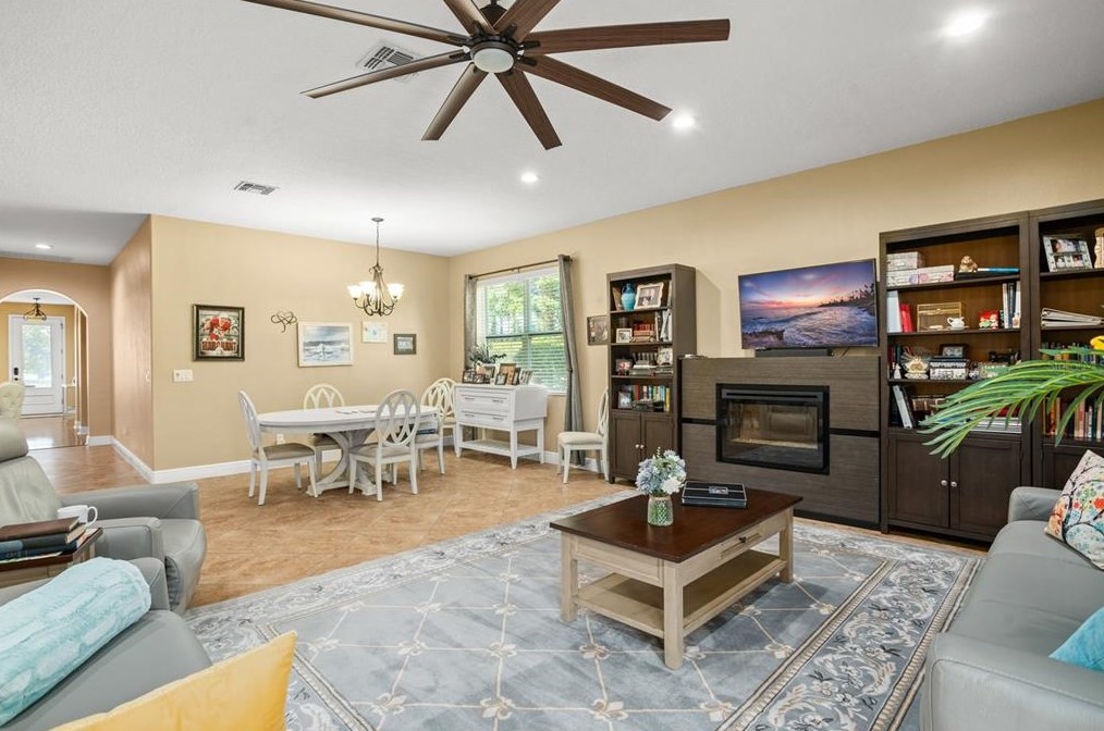 1060 Vinsetta Cir, Winter Garden FL  34787-9625 exterior