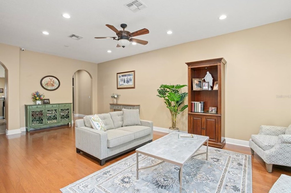 1060 Vinsetta Cir, Winter Garden FL  34787-9618 exterior