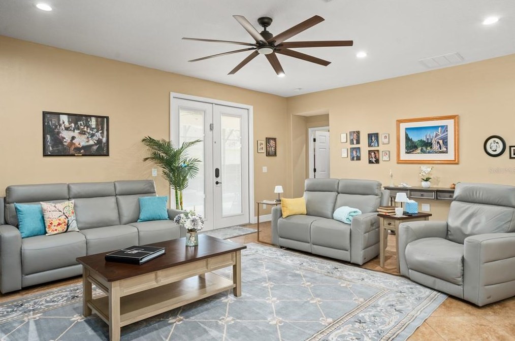 1060 Vinsetta Cir, Winter Garden FL  34787-9625 exterior