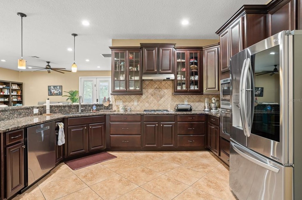 1060 Vinsetta Cir, Winter Garden FL  34787-9625 exterior