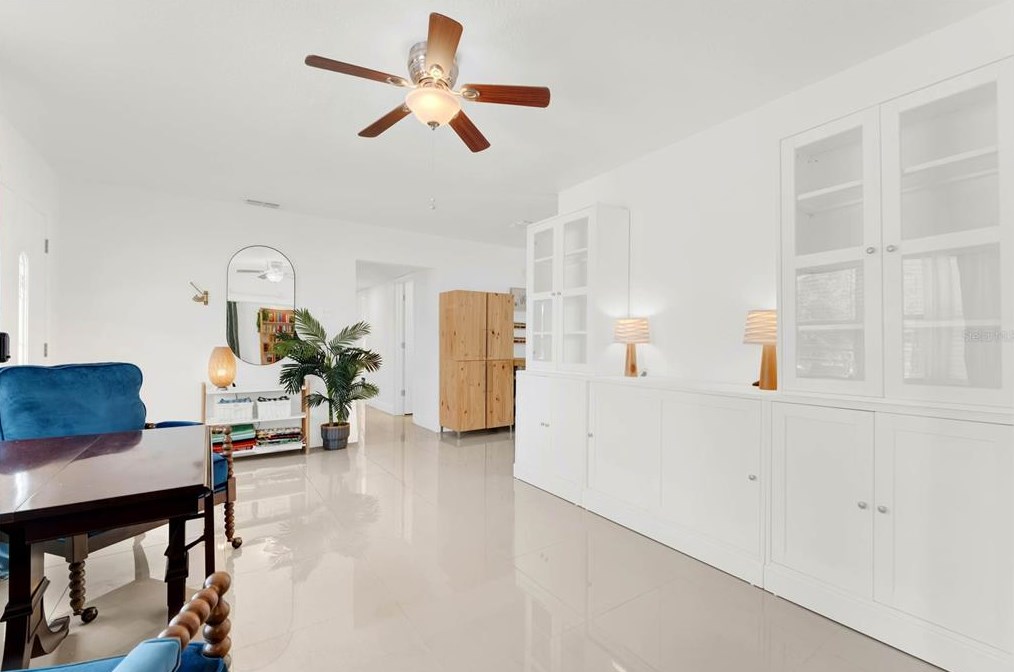 627 Adirondack Ave, Orlando FL  32807-1203 exterior