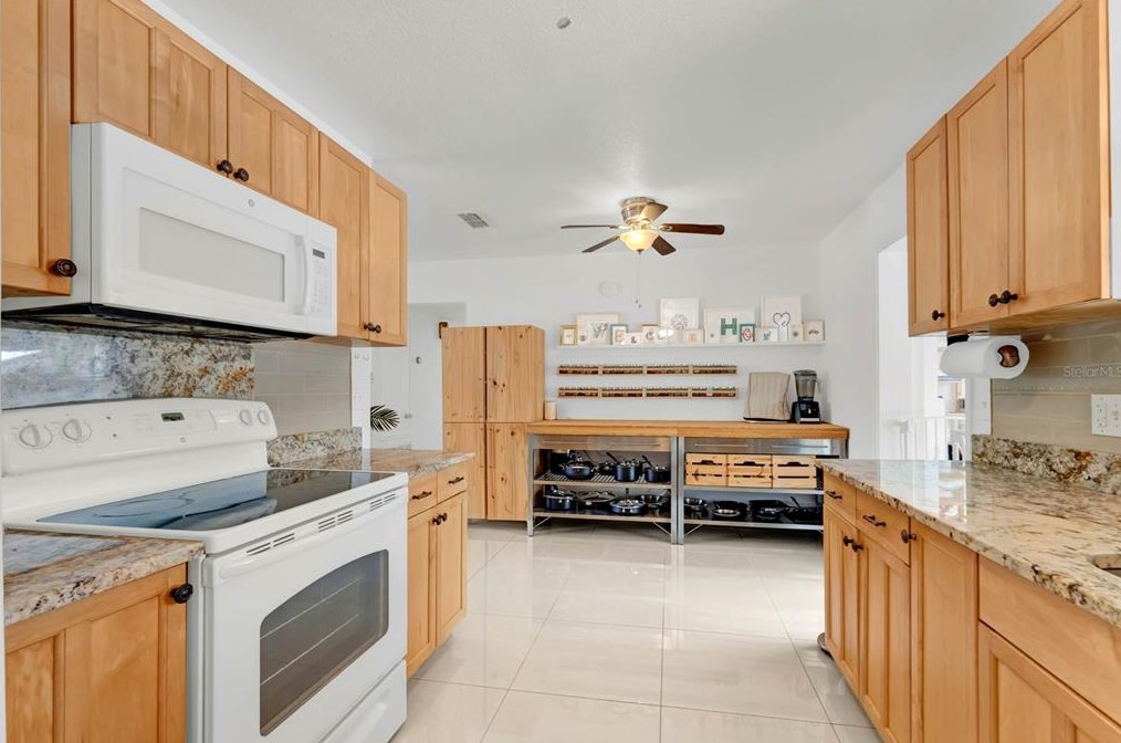 627 Adirondack Ave, Orlando FL  32807-1203 exterior