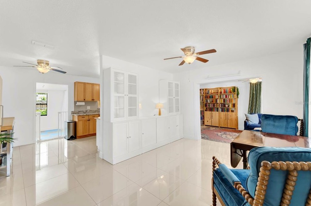 627 Adirondack Ave, Orlando FL  32807-1203 exterior