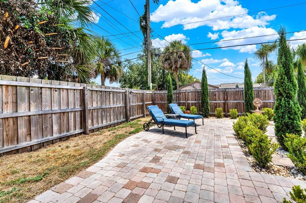 627 Adirondack Ave, Orlando FL  32807-1203 exterior