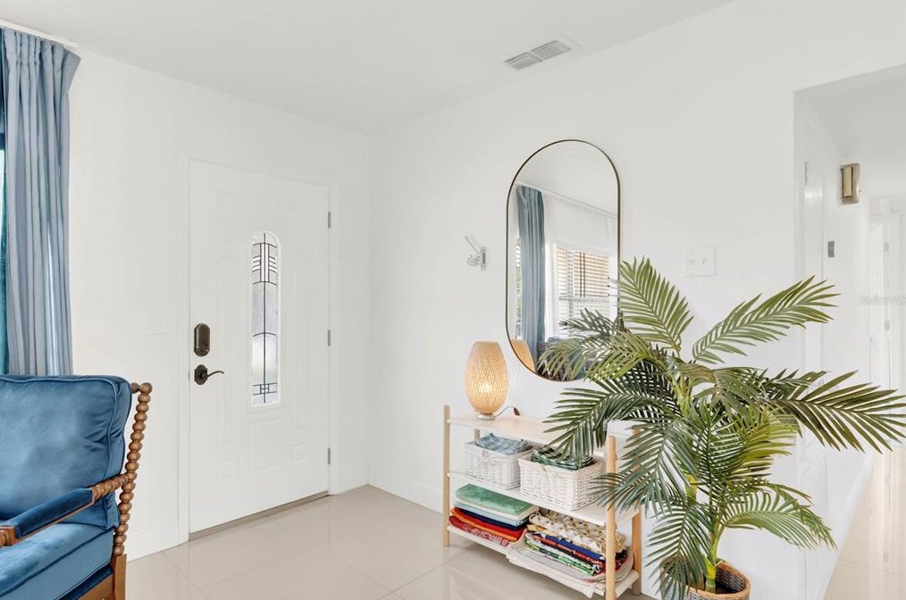 627 Adirondack Ave, Orlando FL  32807-1203 exterior