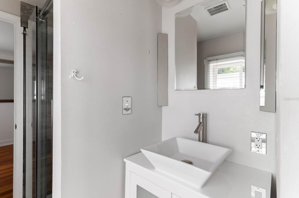 527 Broadway Ave, Orlando FL  32803-5351 exterior