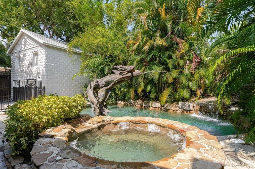 527 Broadway Ave, Orlando FL  32803-5351 exterior