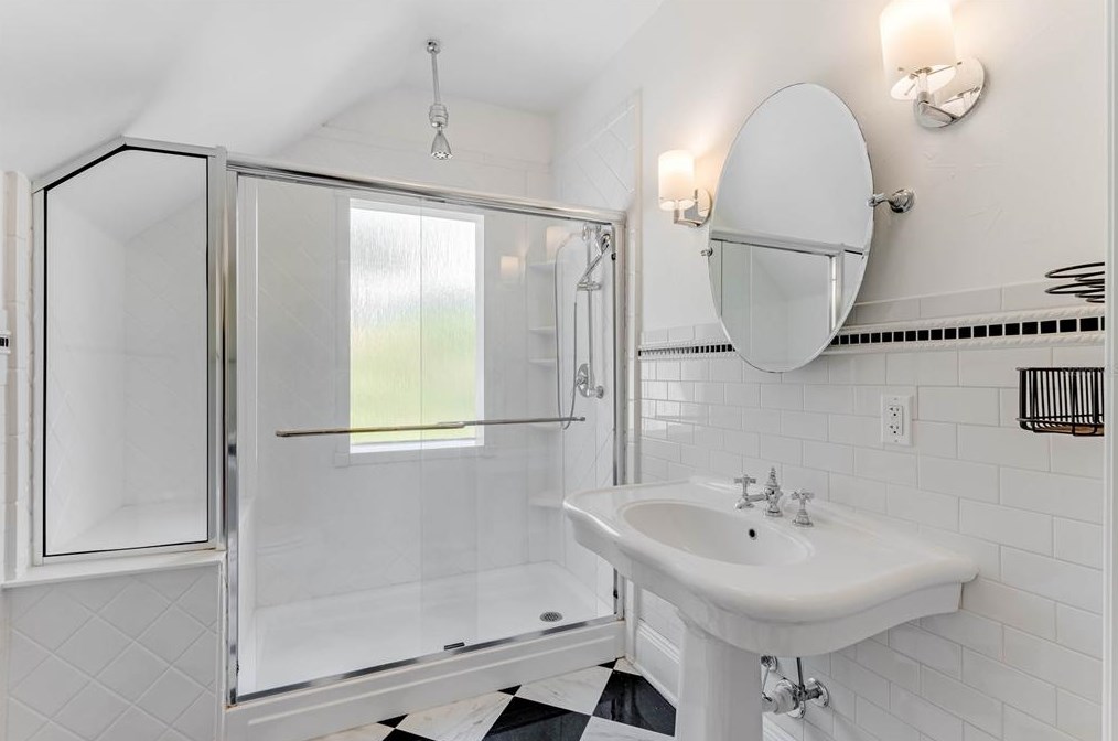 527 Broadway Ave, Orlando FL  32803-5351 exterior