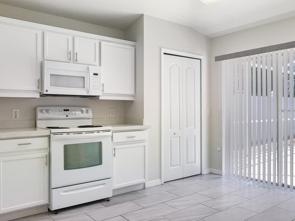 12704 Adventure Dr, Riverview FL exterior