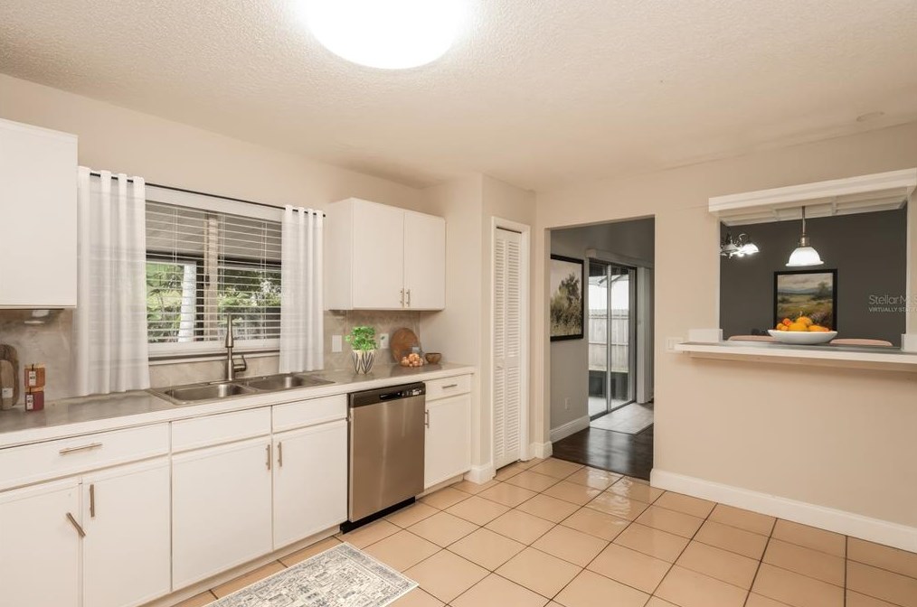 5616 Breckenridge Cir, Orlando FL  32818-1377 exterior