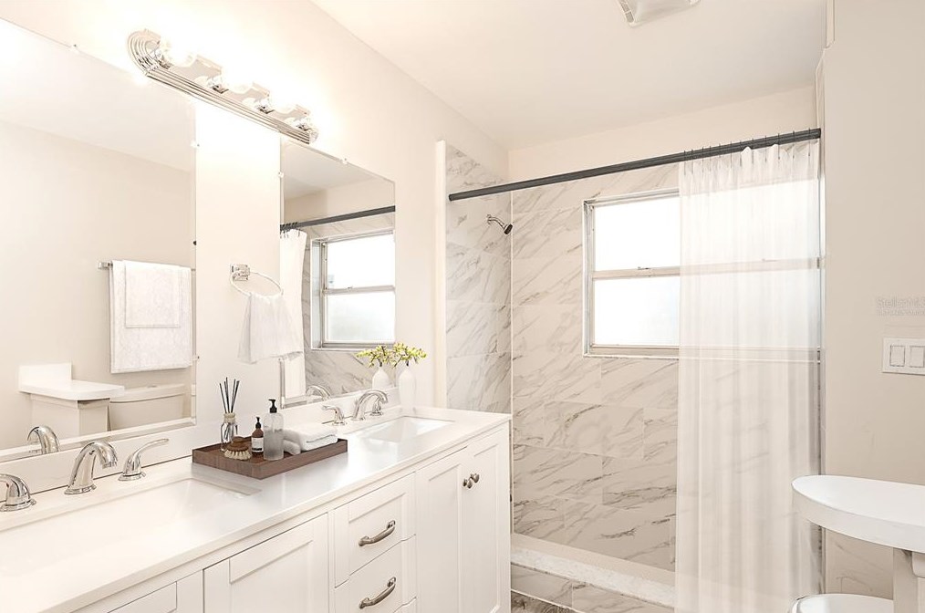 5616 Breckenridge Cir, Orlando FL  32818-1377 exterior