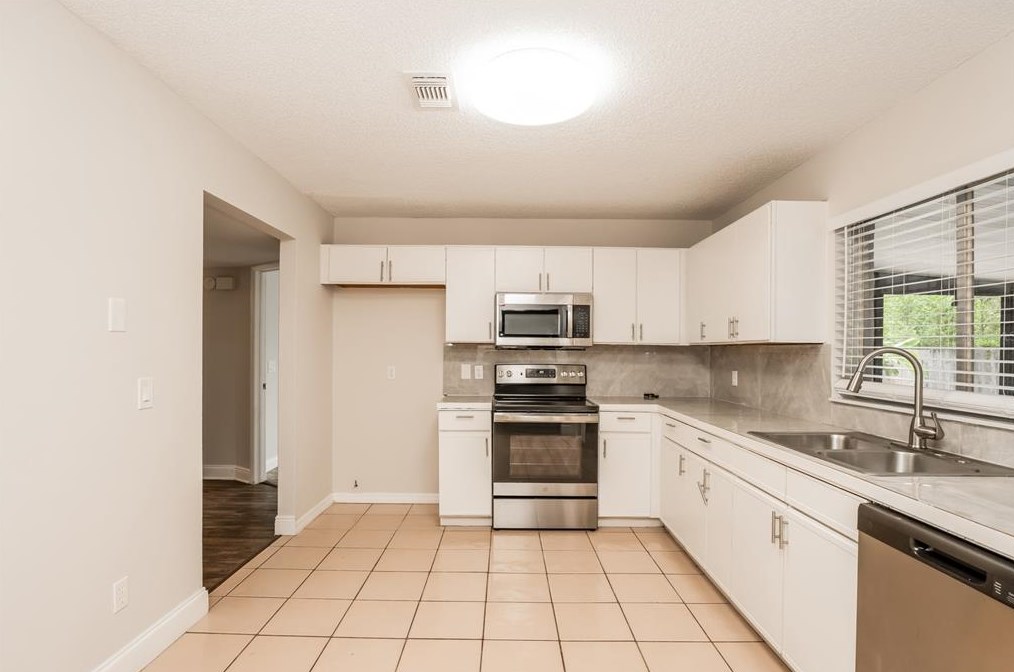 5616 Breckenridge Cir, Orlando FL  32818-1377 exterior