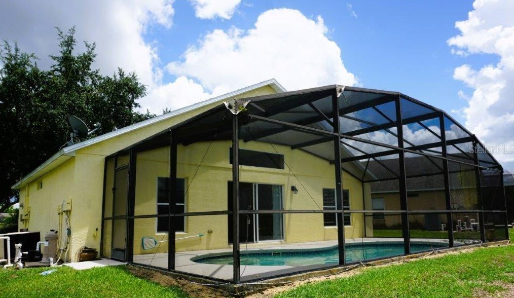 242 Casterton Cir, Davenport FL 33897-3695 exterior