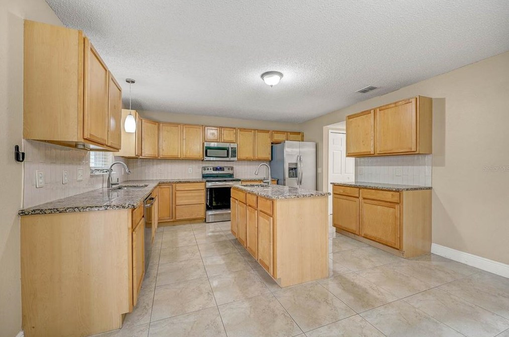 2390 Andrews Valley Dr, Kissimmee FL  34758-1709 exterior