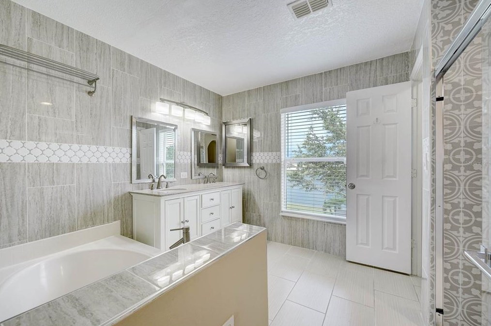 2390 Andrews Valley Dr, Kissimmee FL  34758-1709 exterior