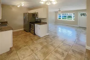 4185 Barracuda Dr SE, Saint Petersburg, FL 33705 - Photo 13