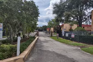 2860 N Powers Dr, Orlando, FL 32818 - Photo 3